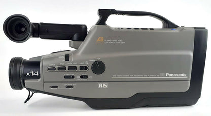 Panasonic AG-188-P VHS Reporter Movie Camcorder w/ Case,  2x Batteries, Light