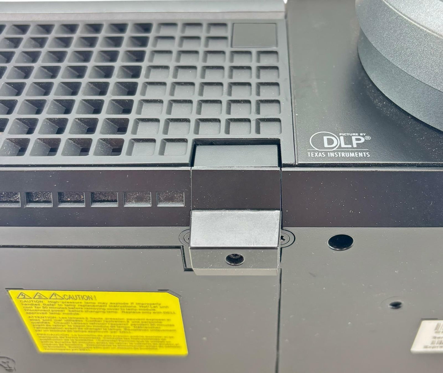 Dell 4220 DLP Front Projector Full HD 4100 Lumens - 1064 Lamp Hrs - READ